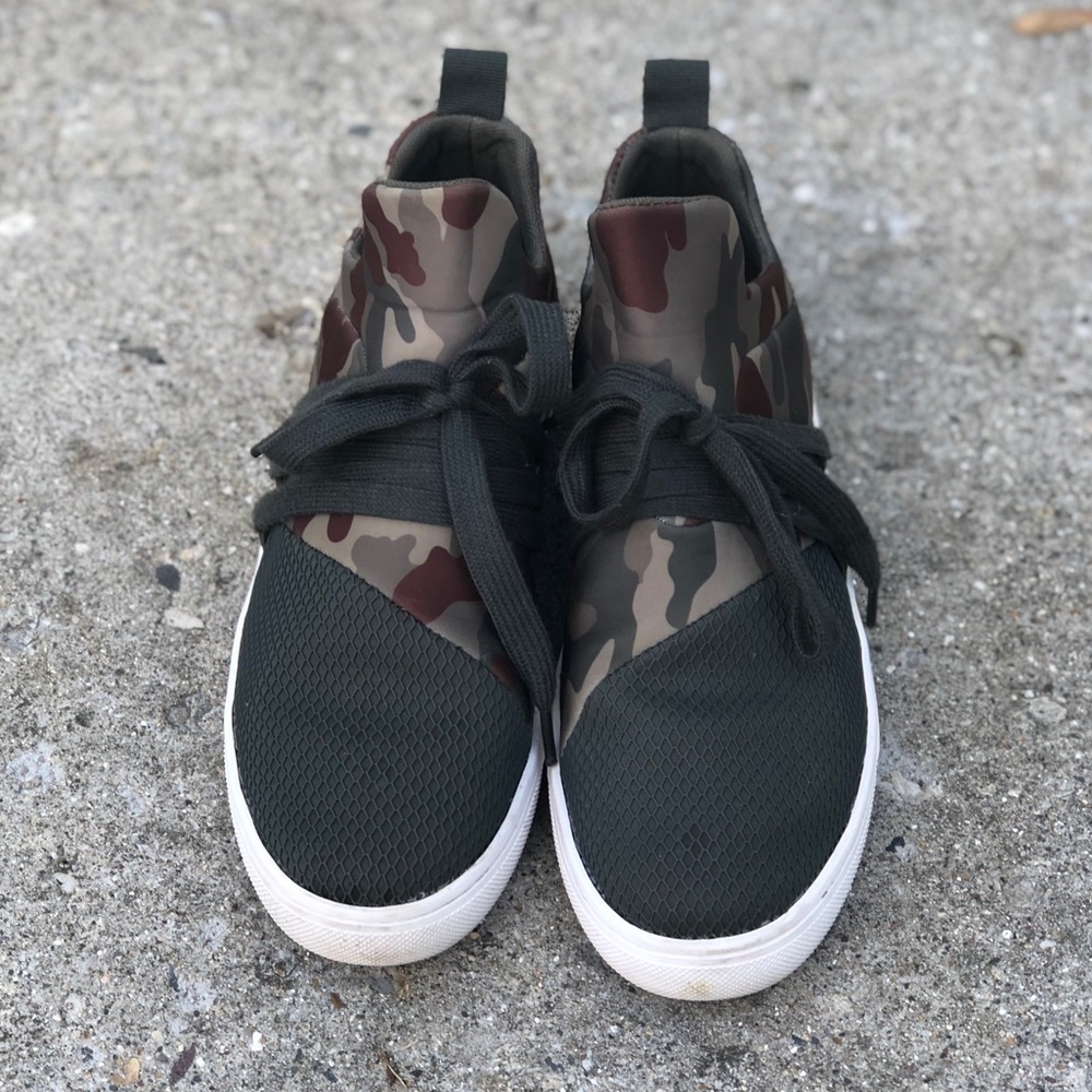 Steve Madden Lancer Sneaker in Army Green/Camo